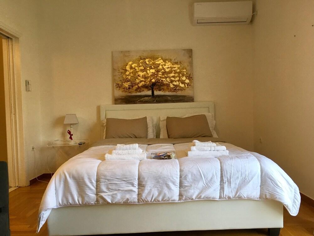 Top Sightseeing 3Rd Floor Studio On A Paved Road! 아테네 외부 사진