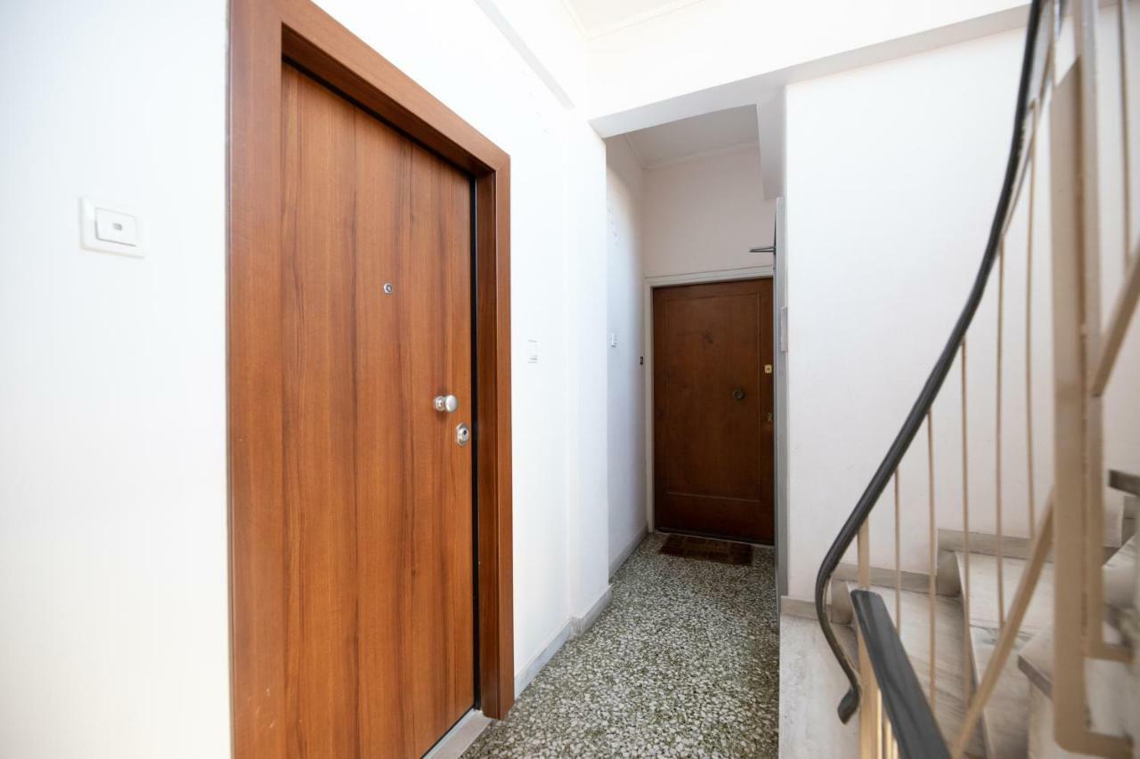 Top Sightseeing 3Rd Floor Studio On A Paved Road! 아테네 외부 사진
